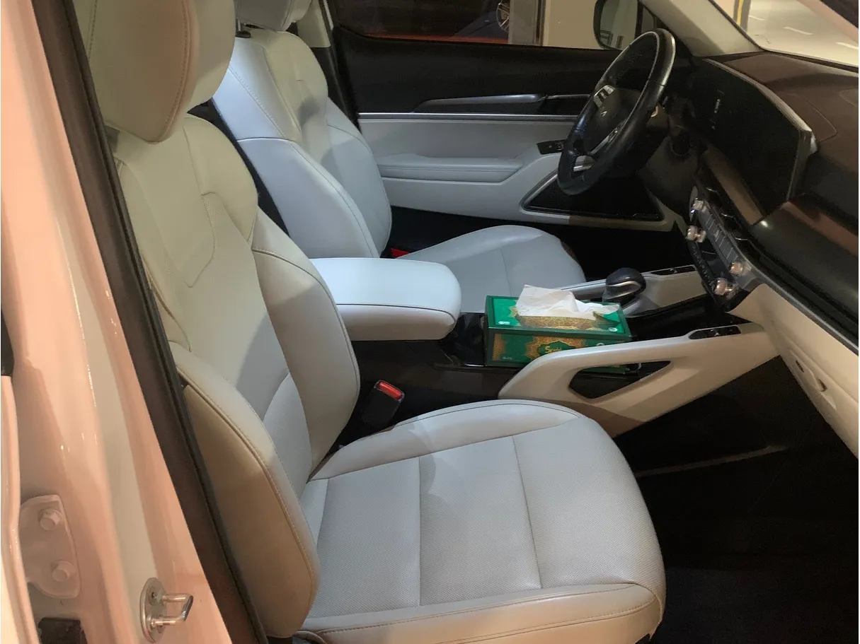 Car image 5