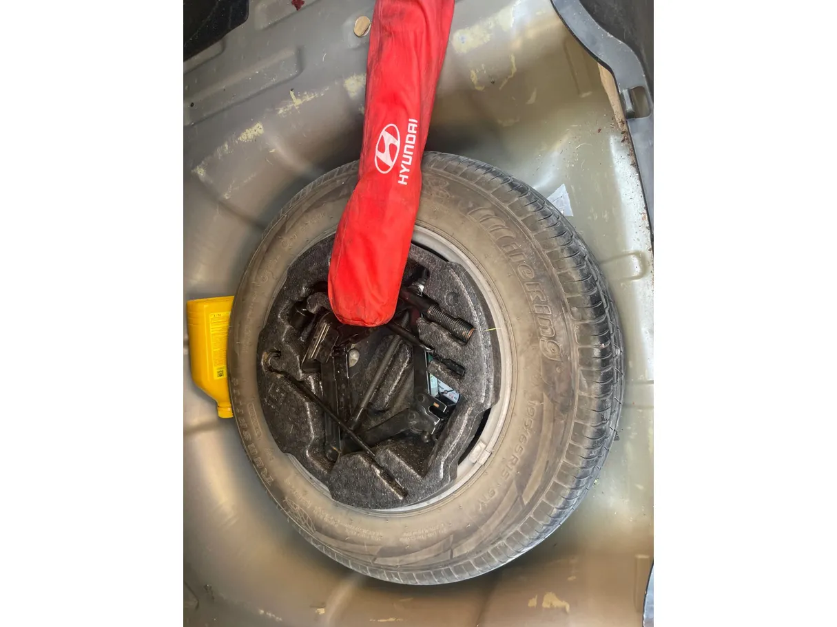 Car image 23