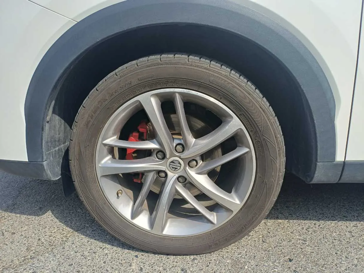 Car image 9