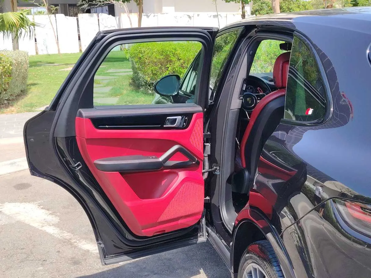 Car image 14