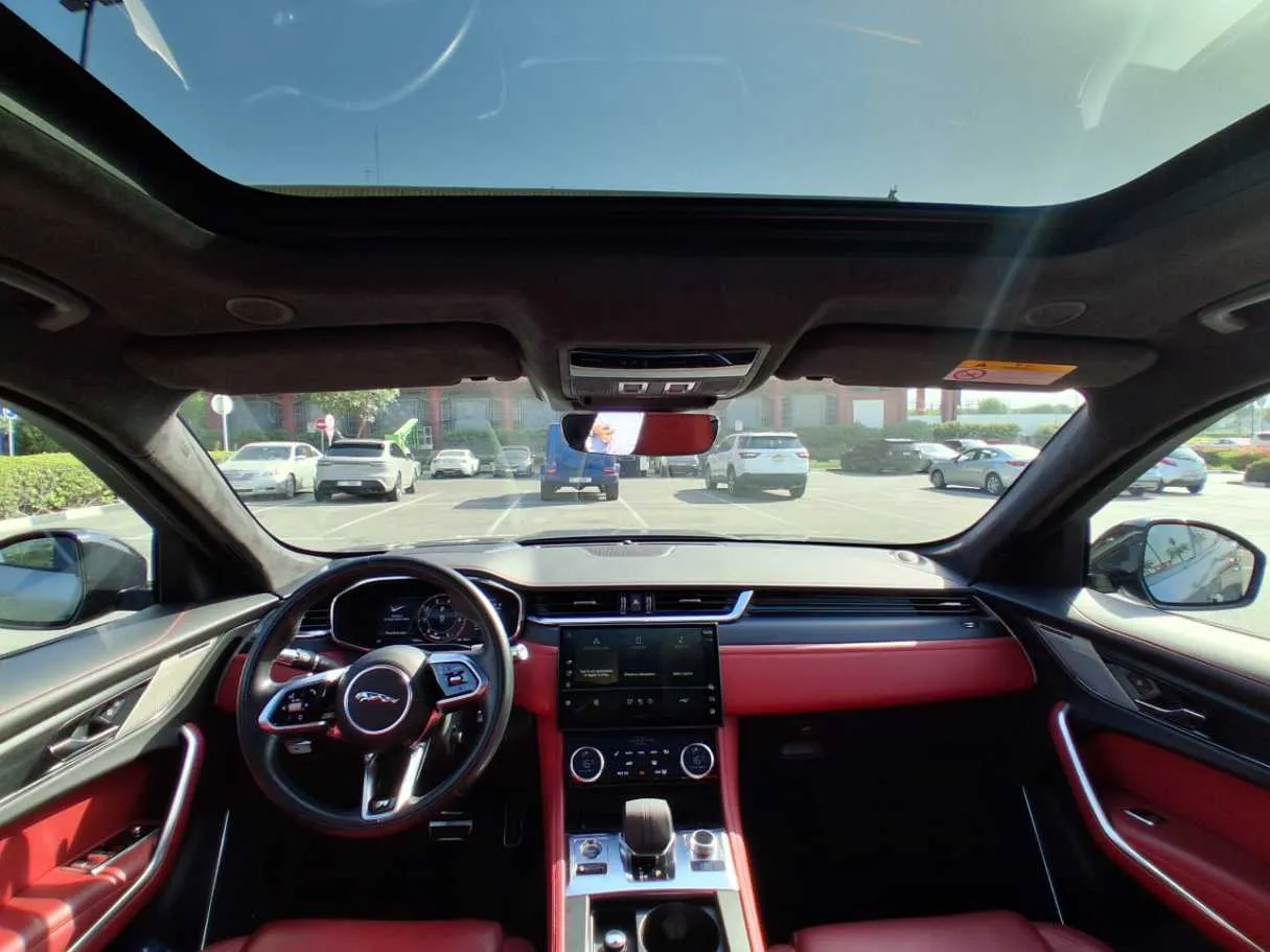 Car image 17