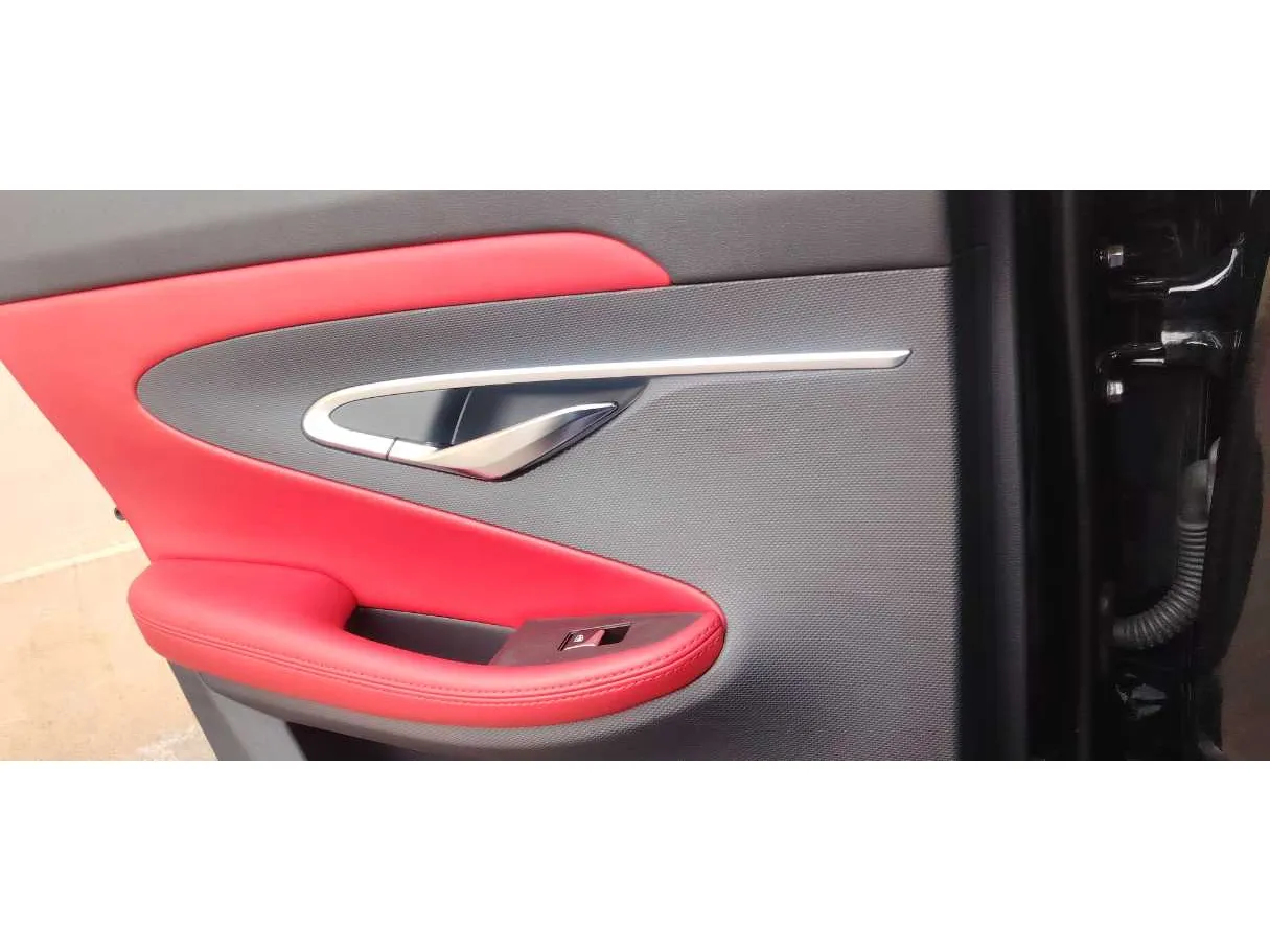 Car image 32