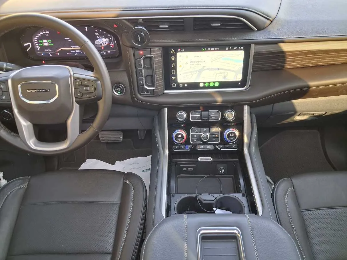 Car image 16