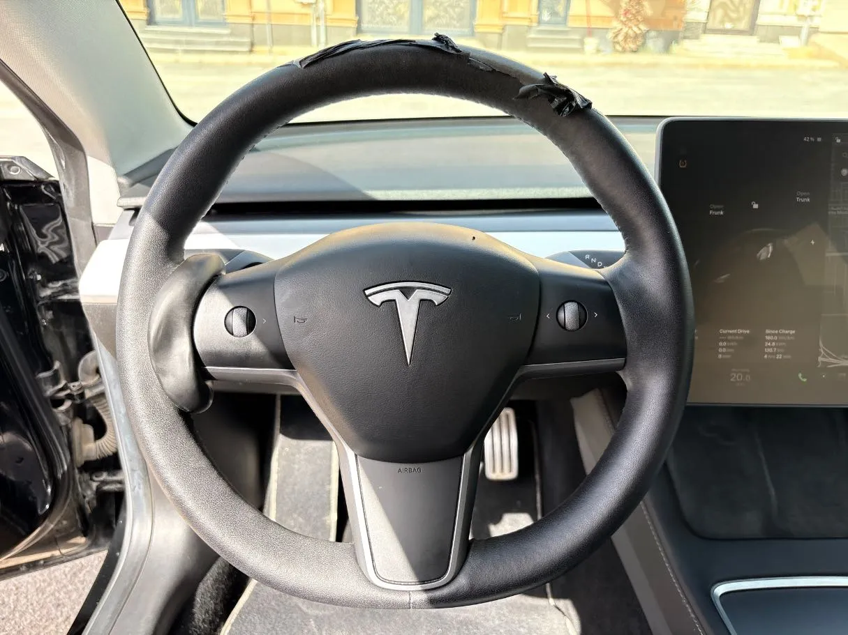 Car image 22