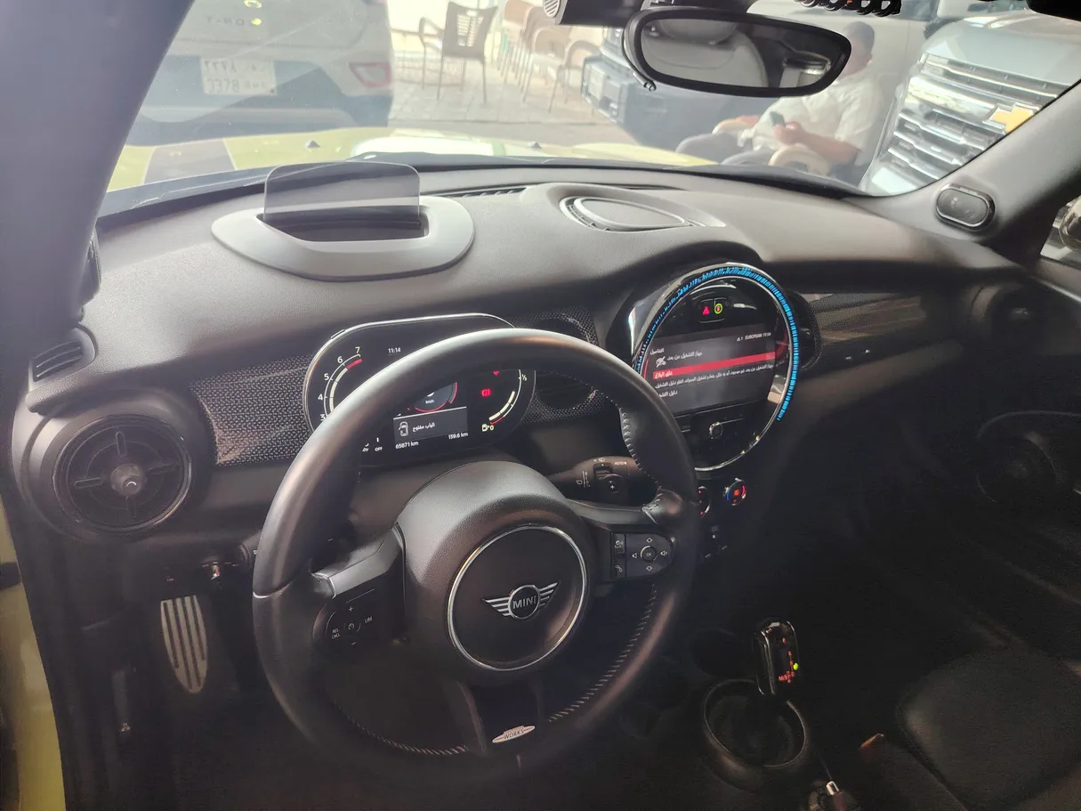Car image 16