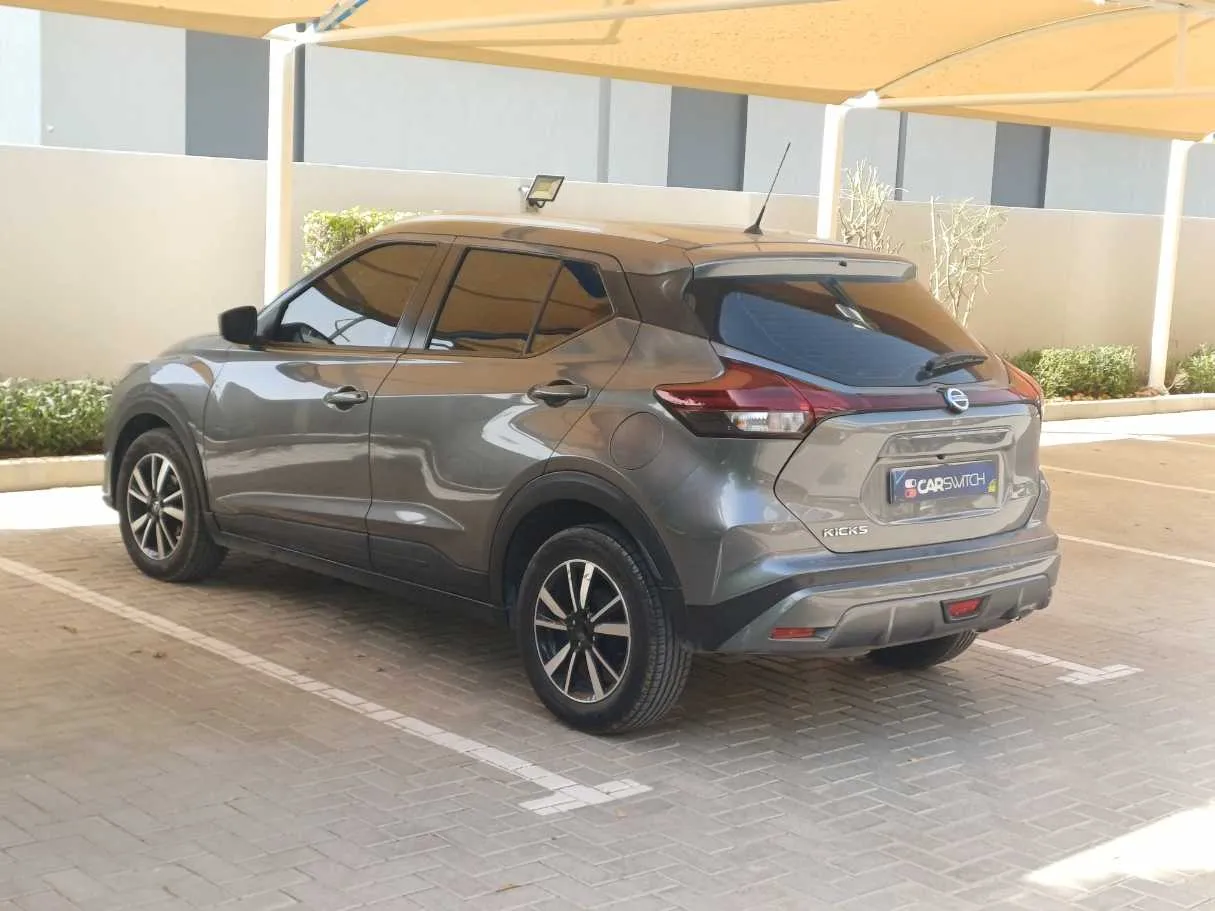 Car image 7