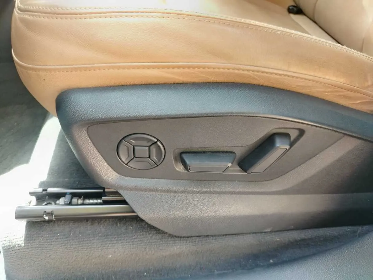 Car image 46