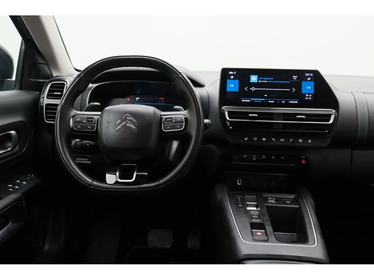 Car image 15