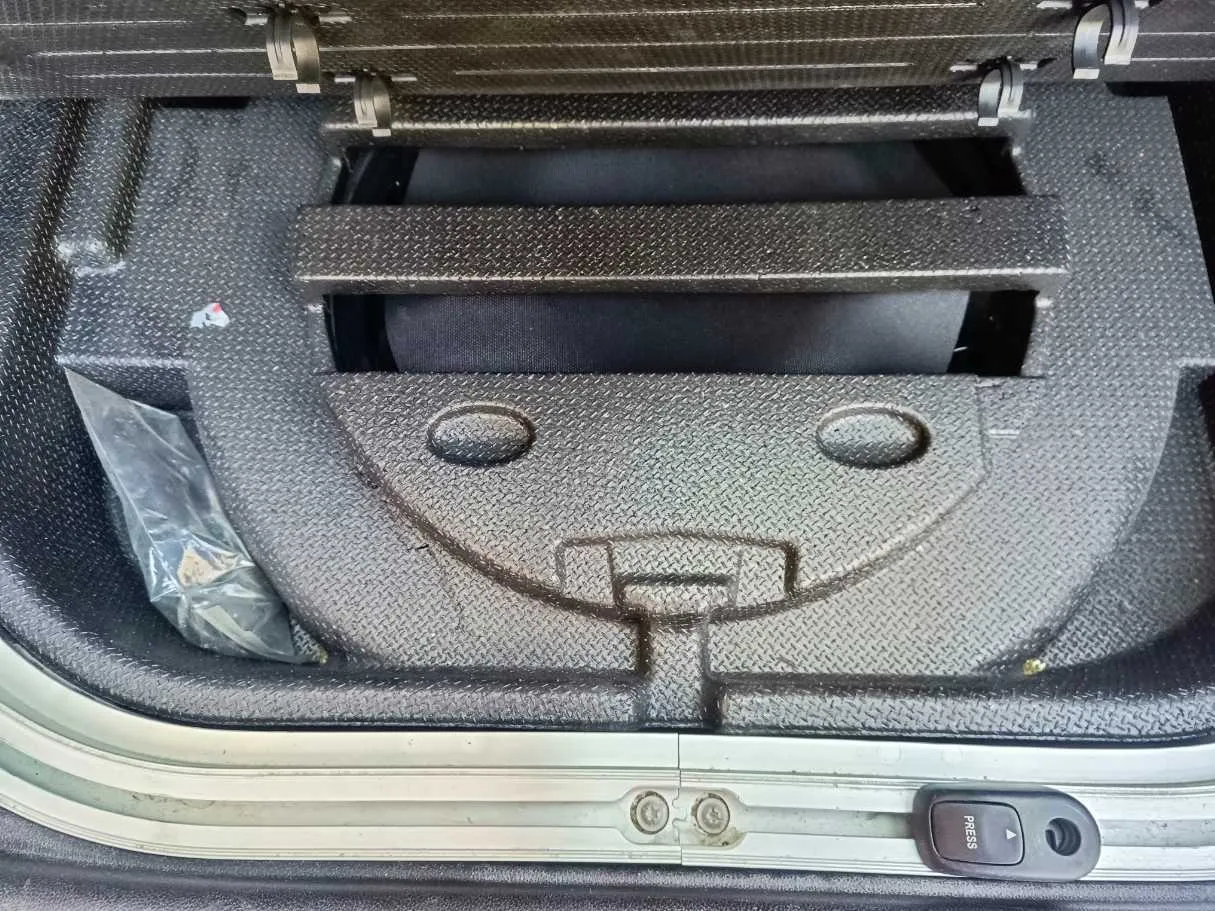 Car image 29