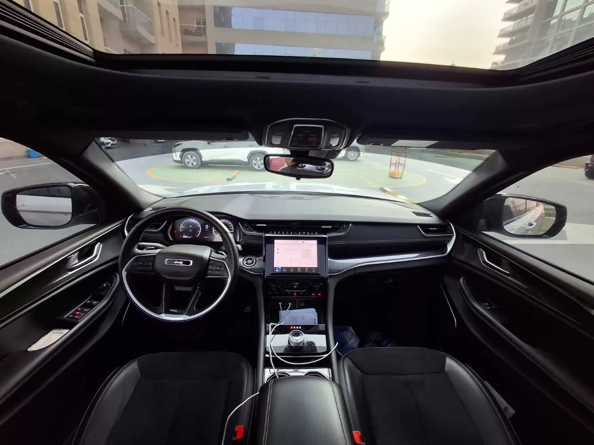 Car image 18