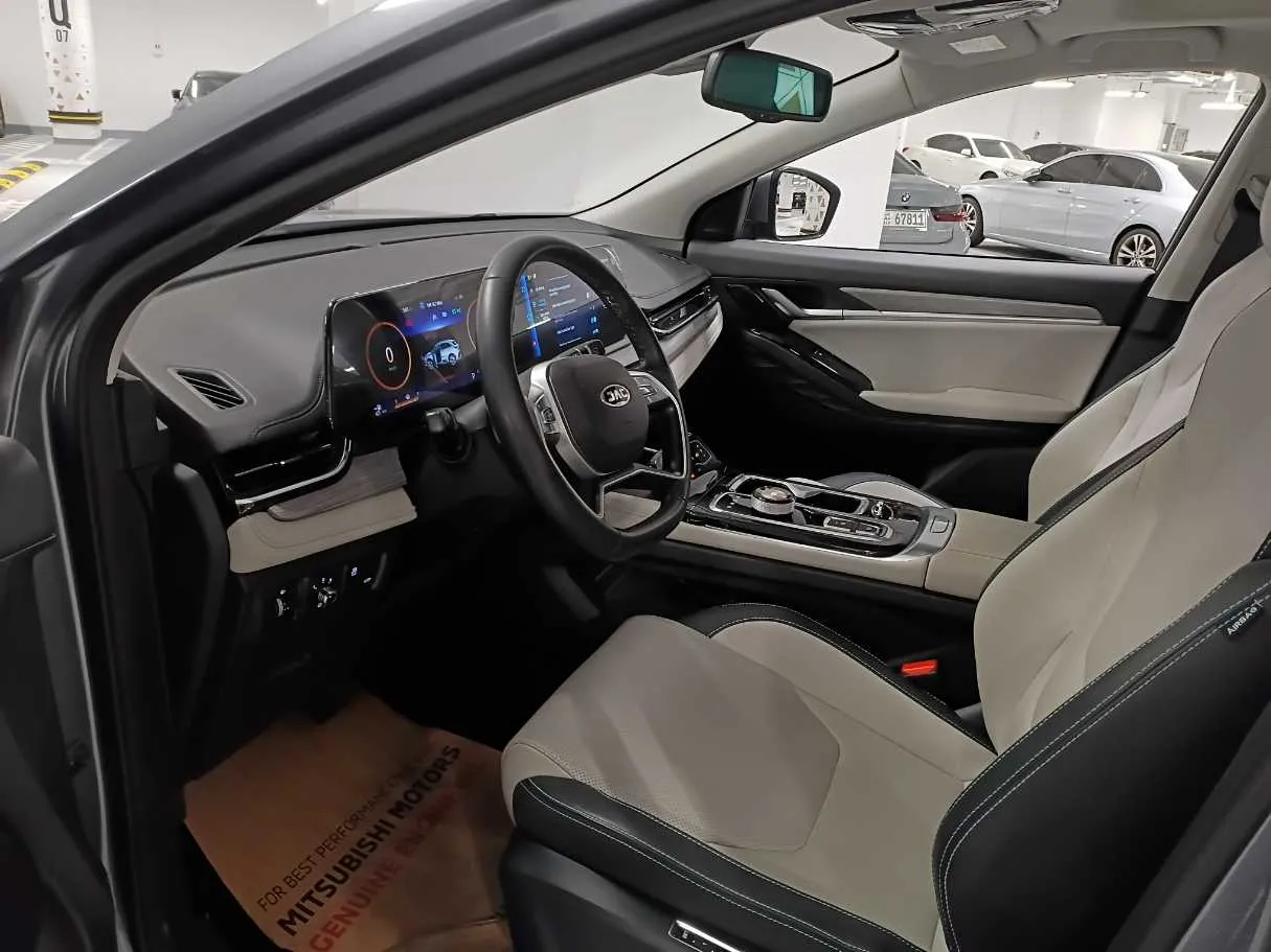 Car image 11