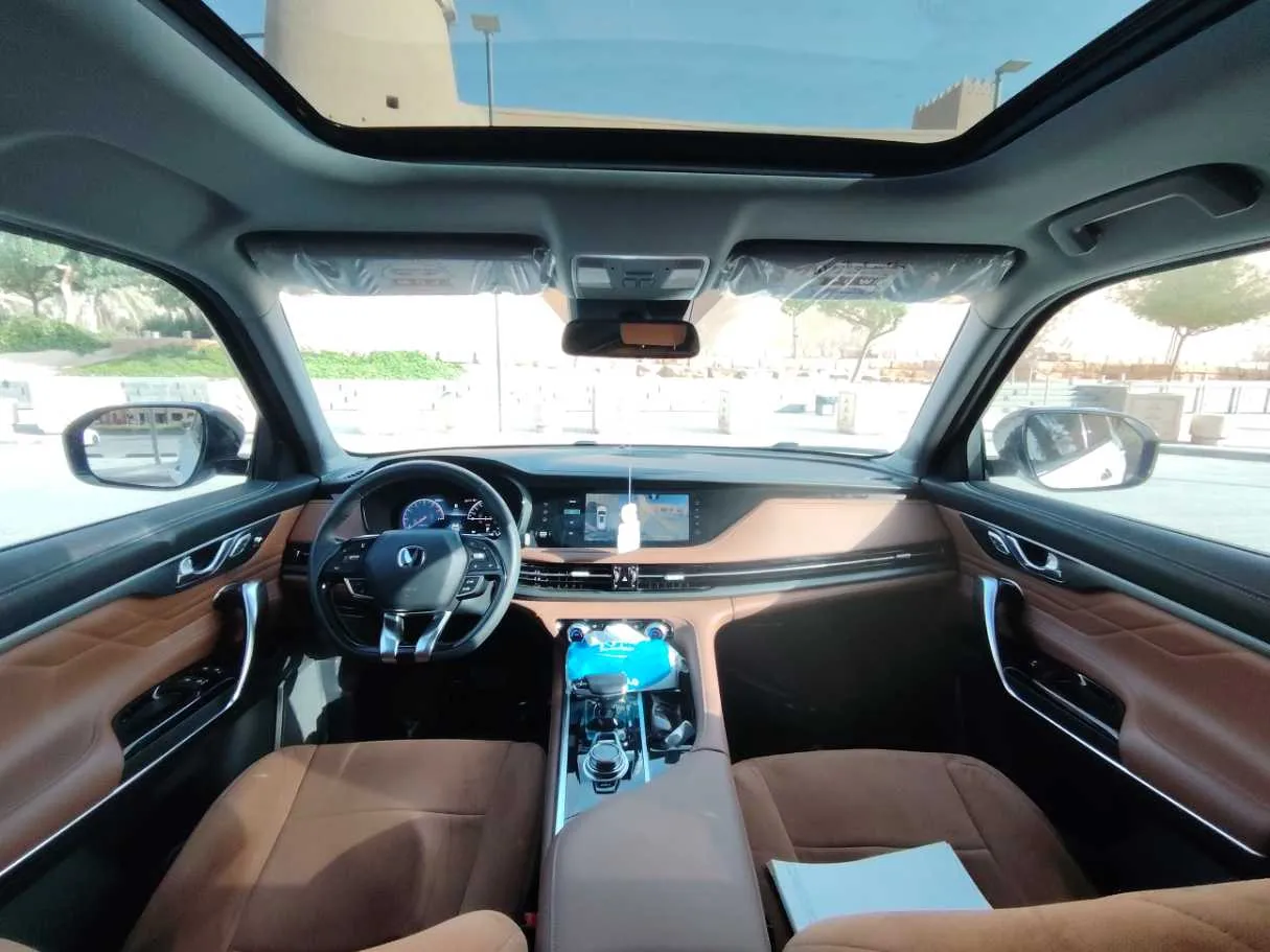 Car image 18