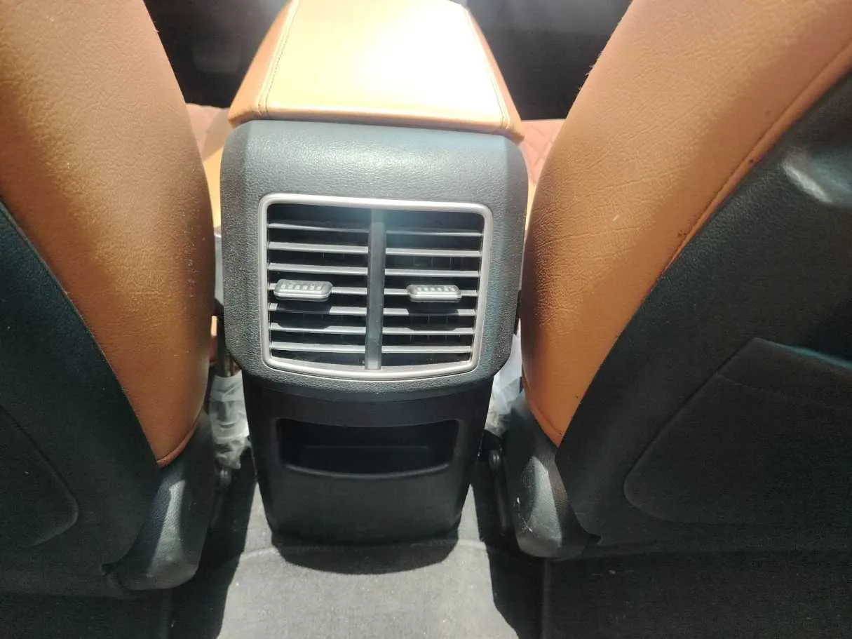 Car image 37