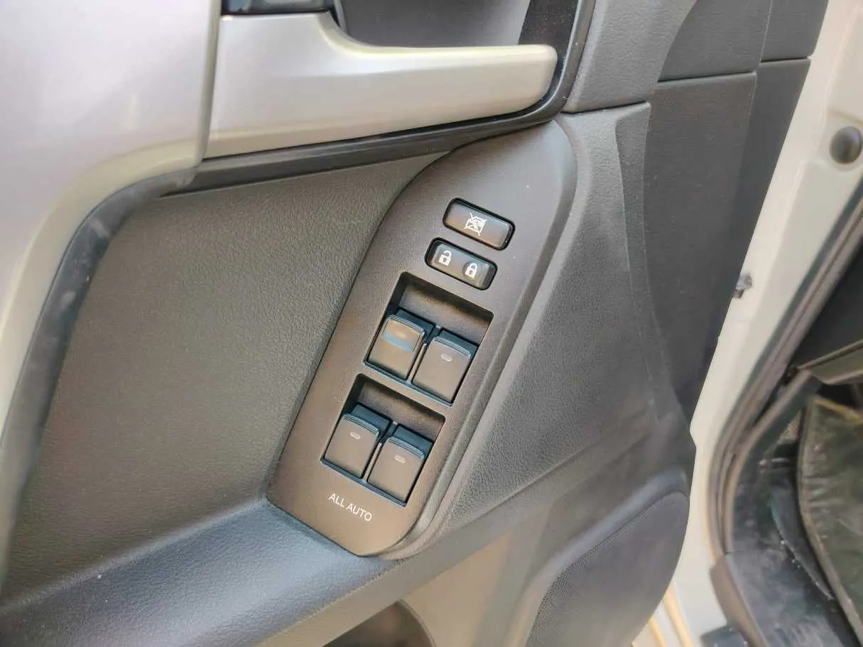 Car image 35