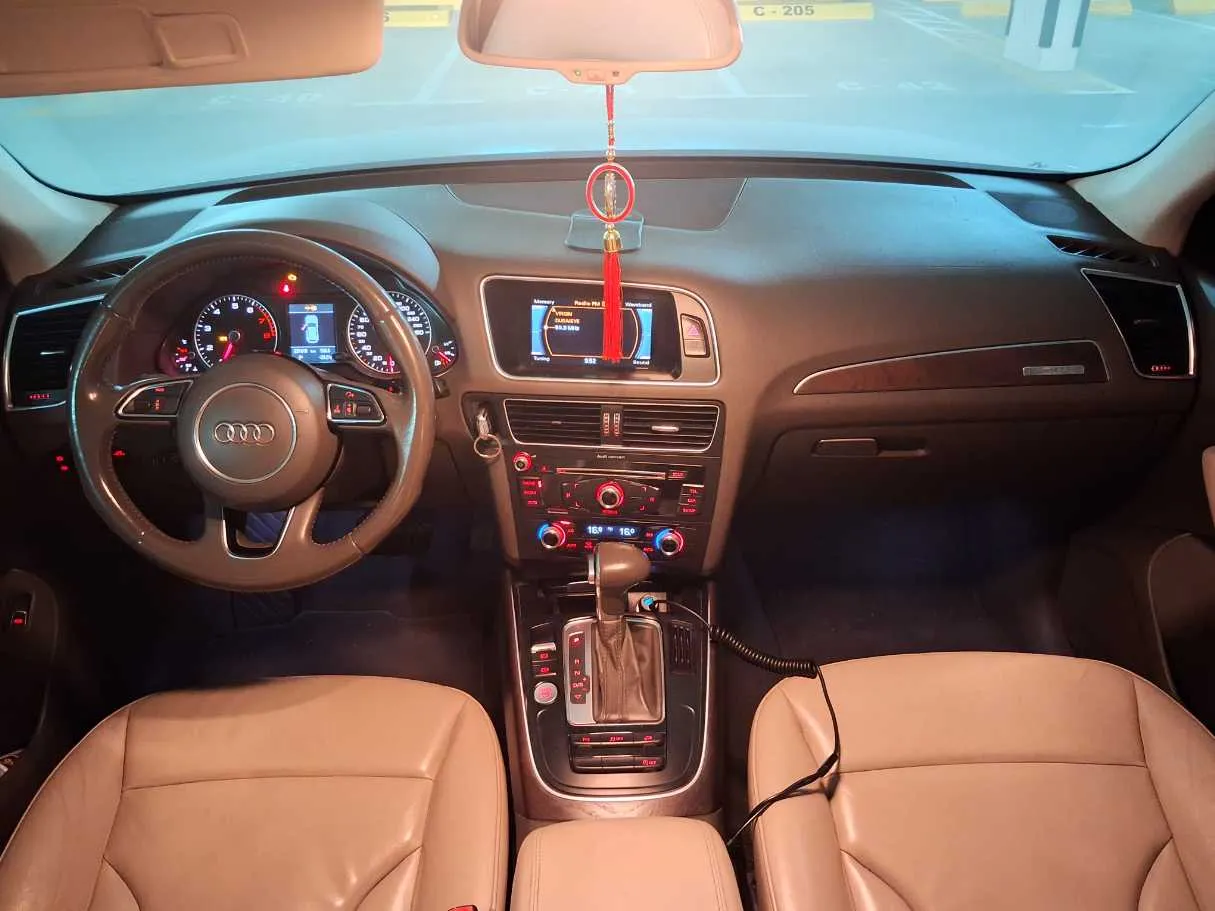 Car image 15
