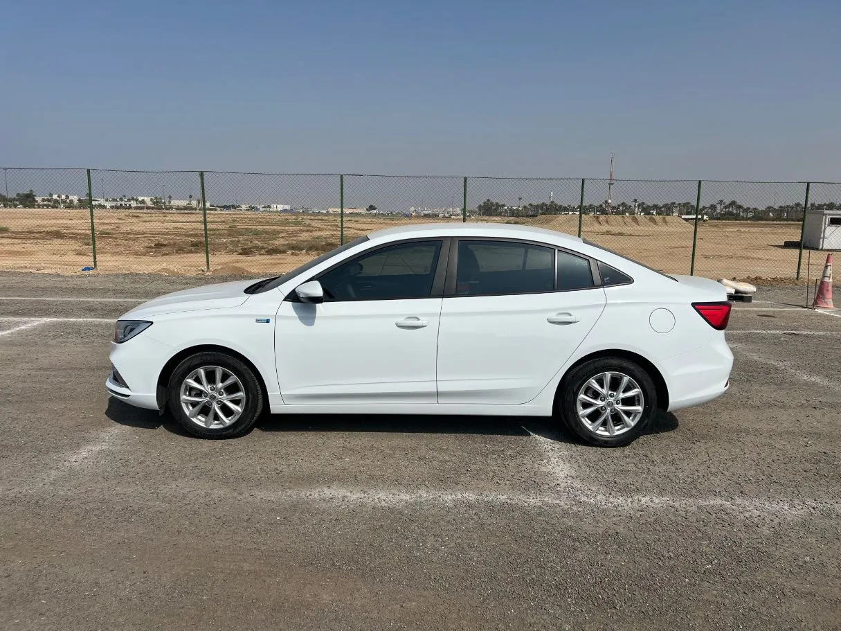 Car image 8