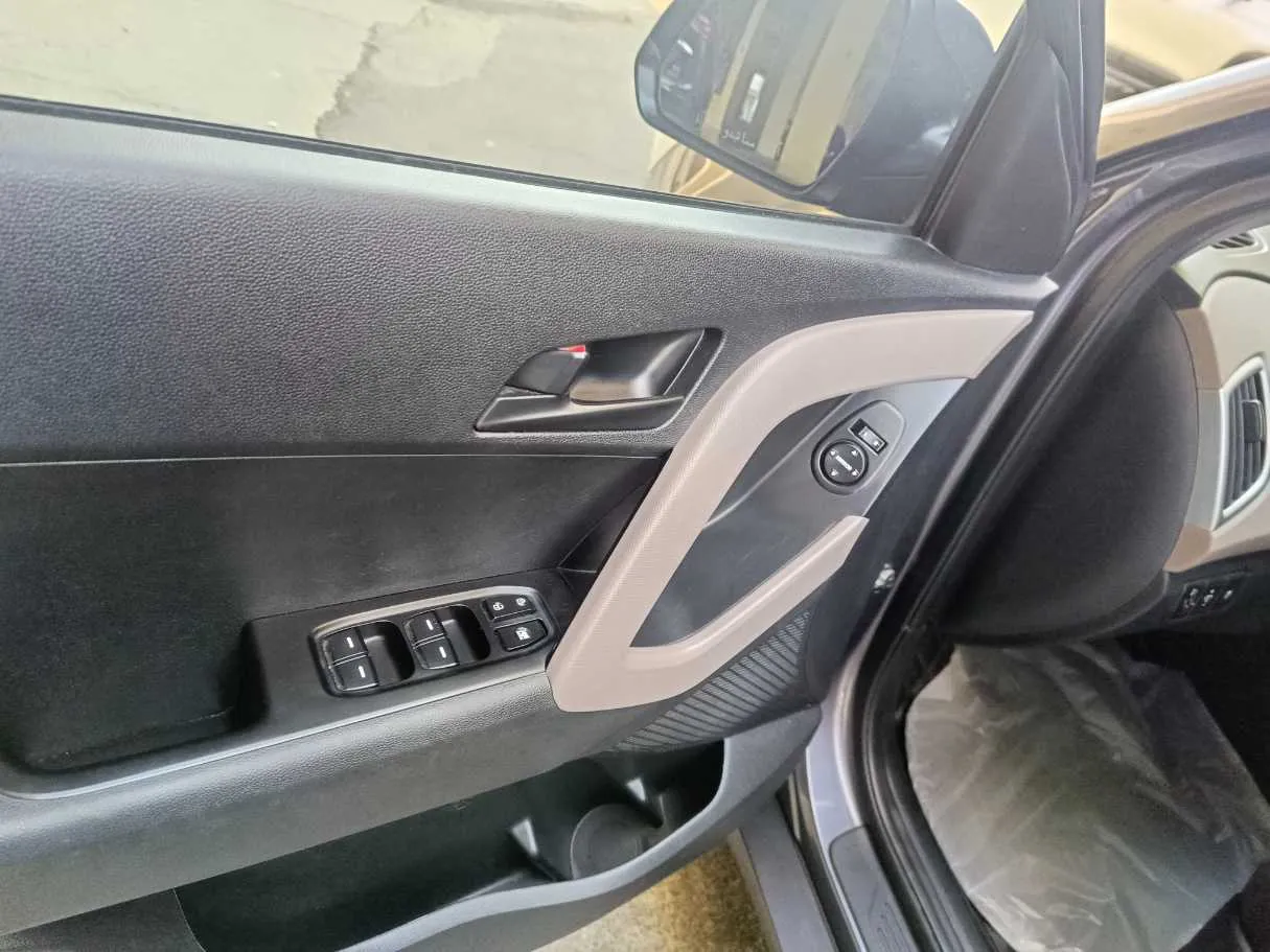 Car image 30