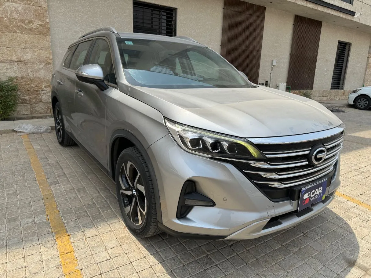 Car image 3