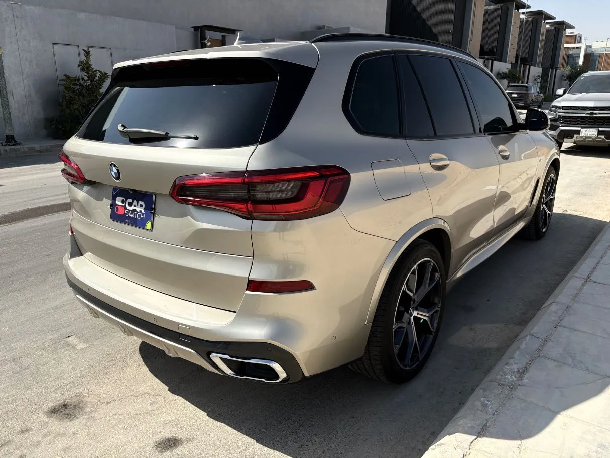 Car image 5