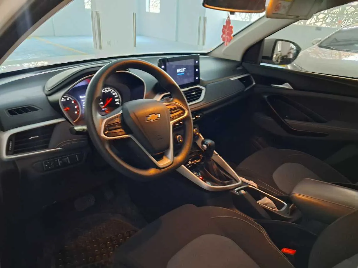 Car image 11