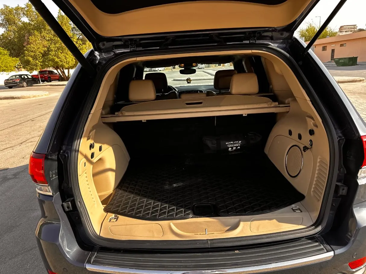 Car image 23