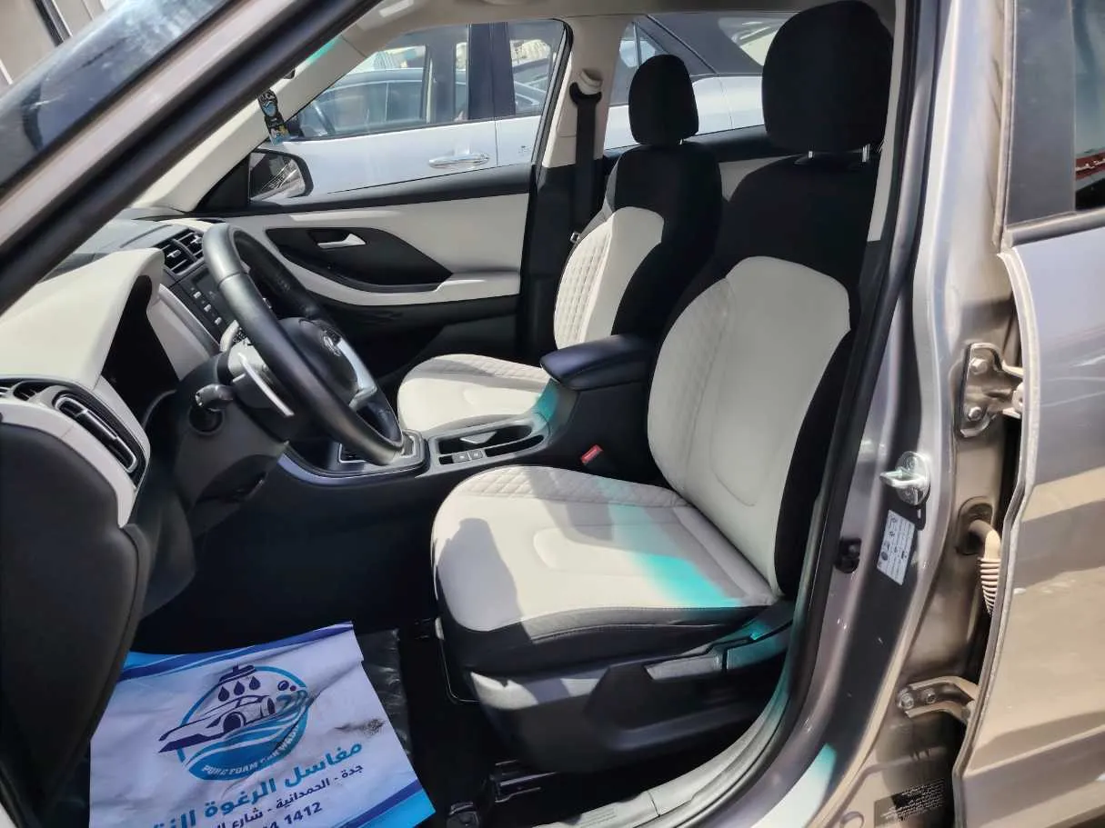 Car image 13