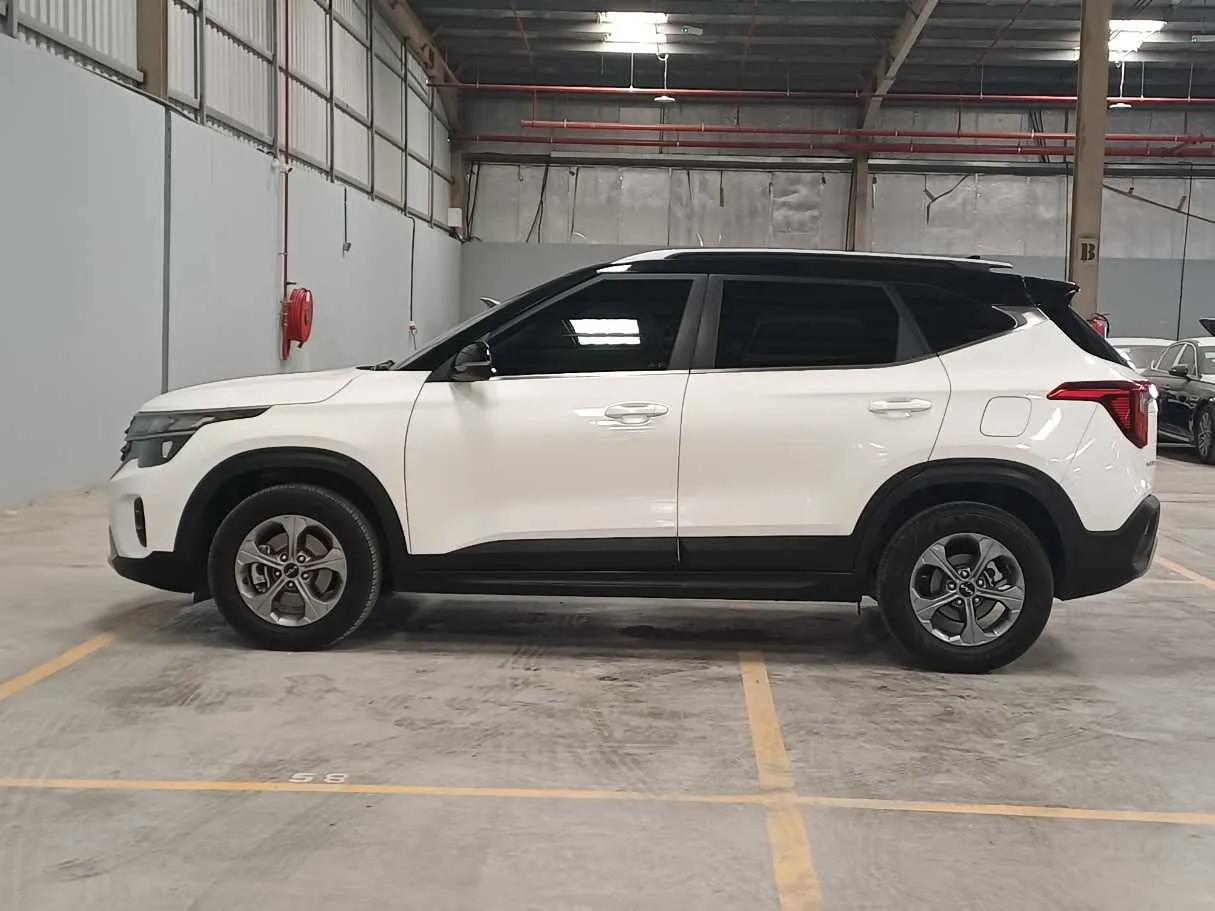 Car image 4