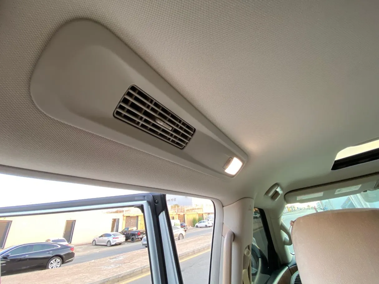 Car image 29