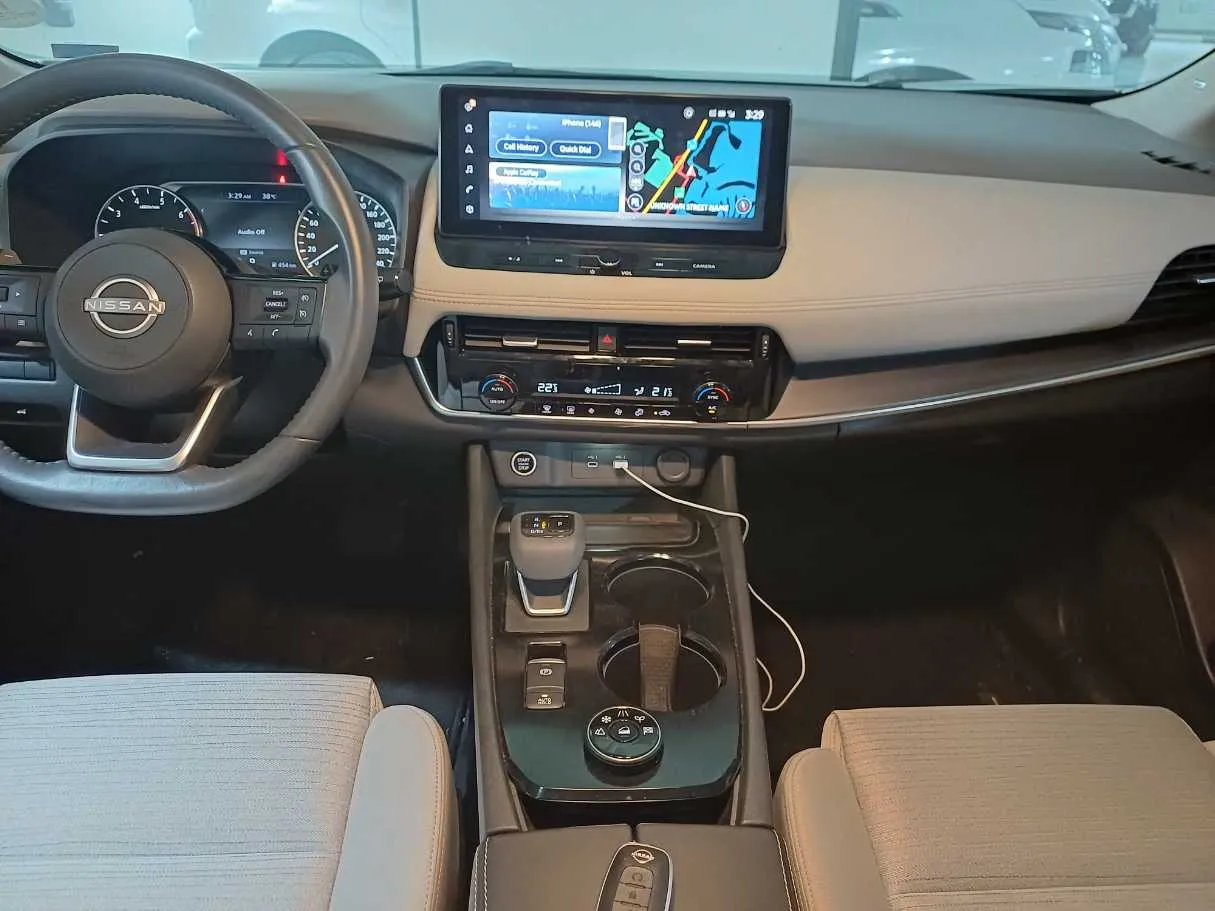 Car image 18