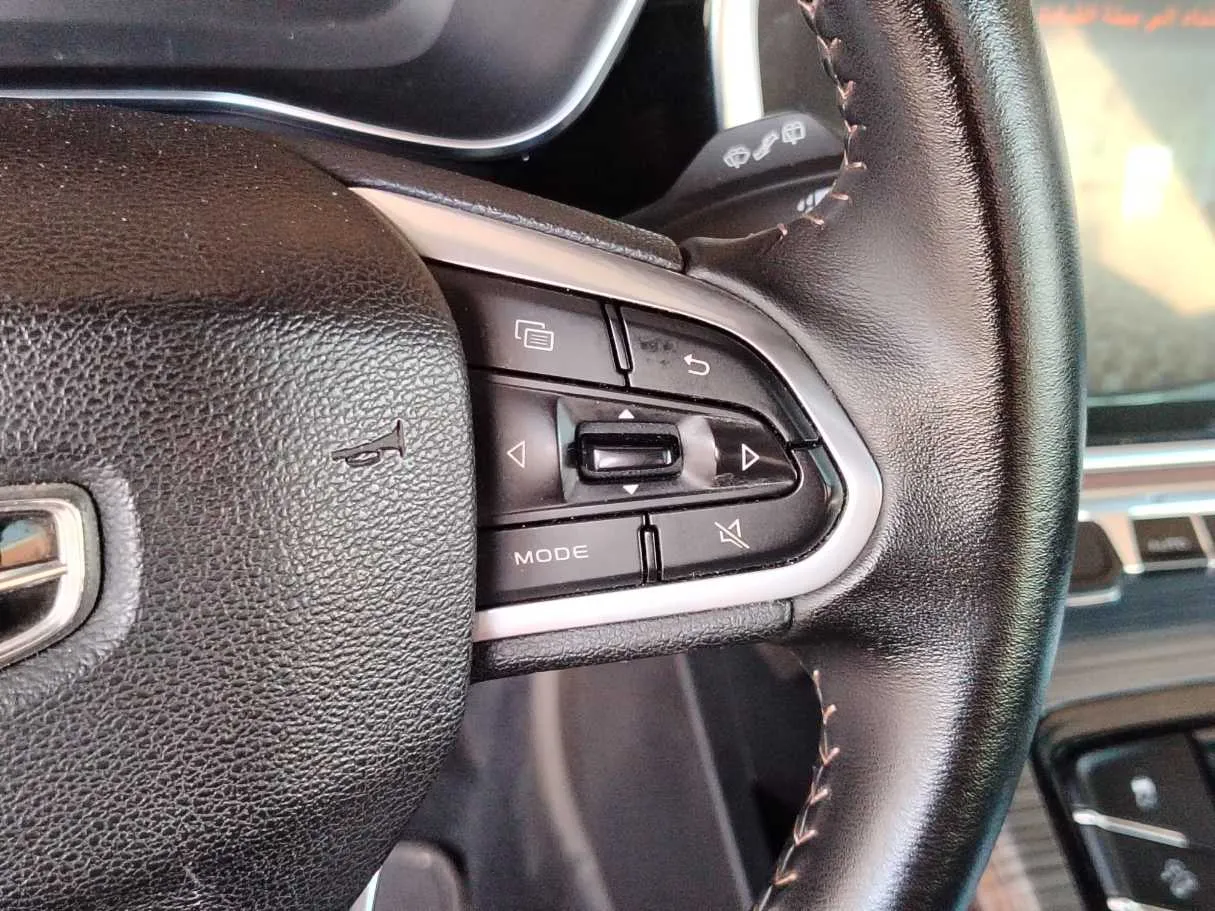 Car image 32