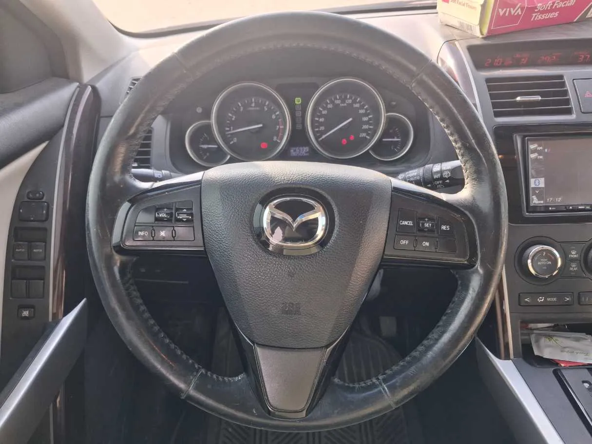 Car image 16