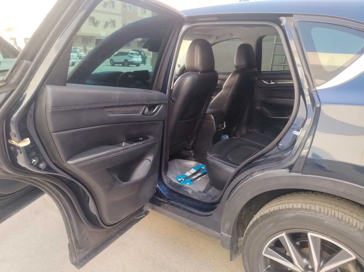 Car image 13