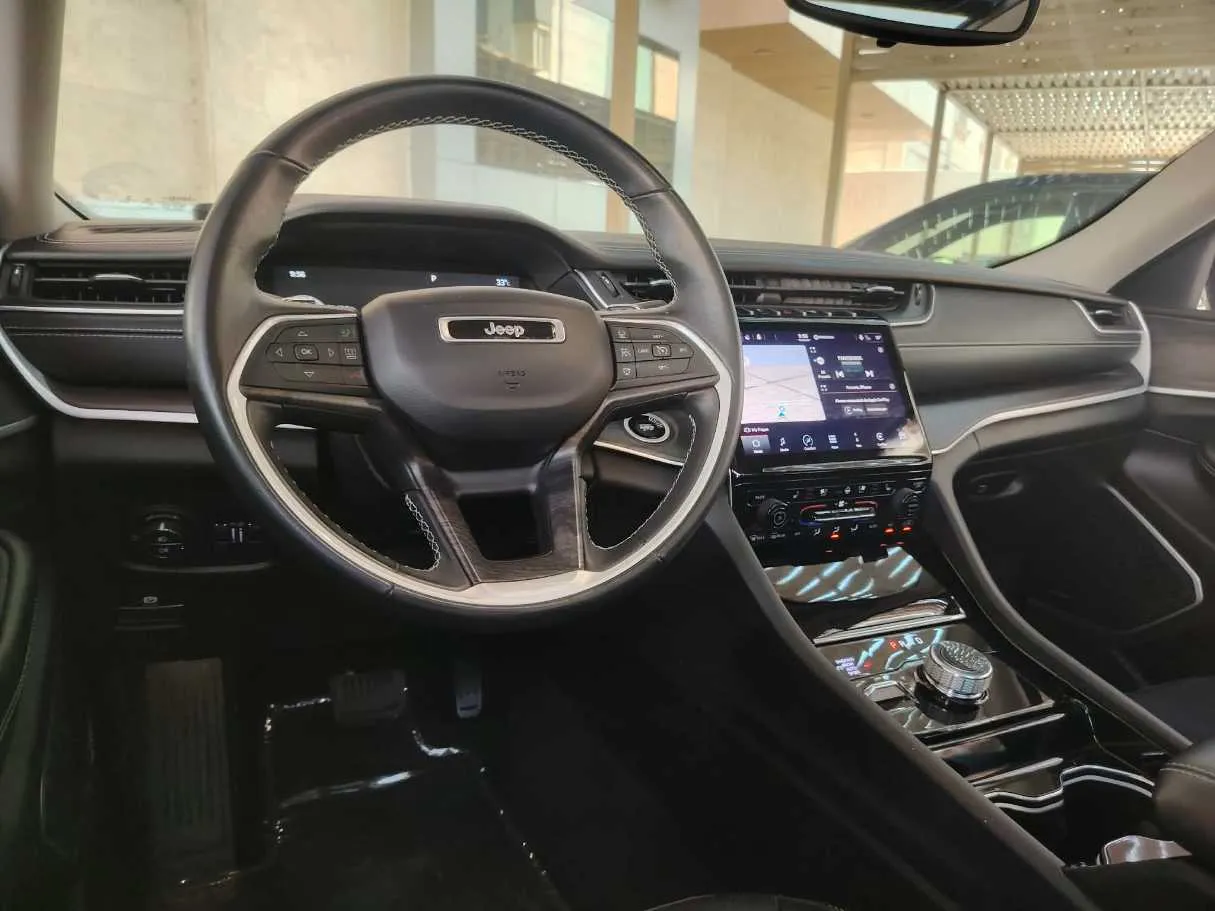 Car image 28
