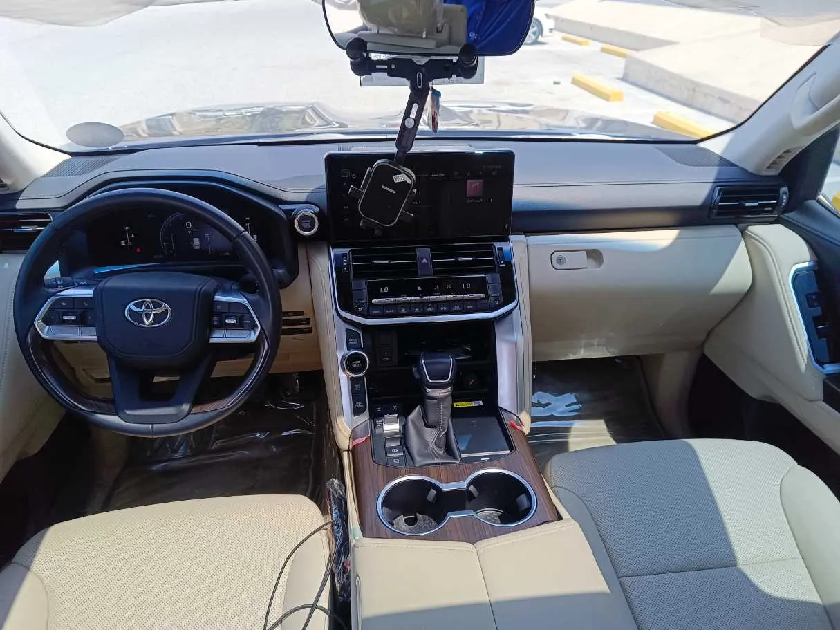 Car image 21