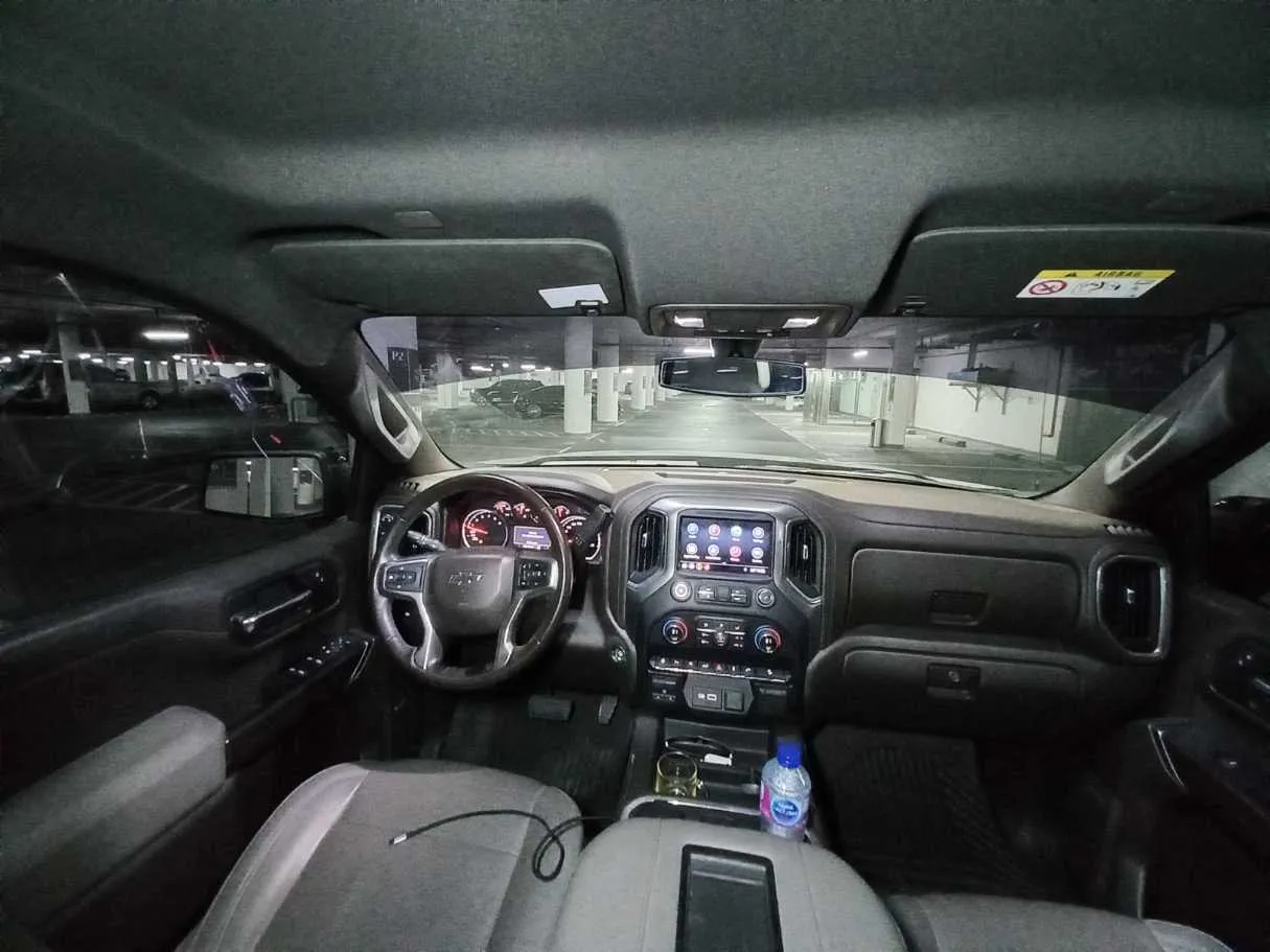 Car image 14