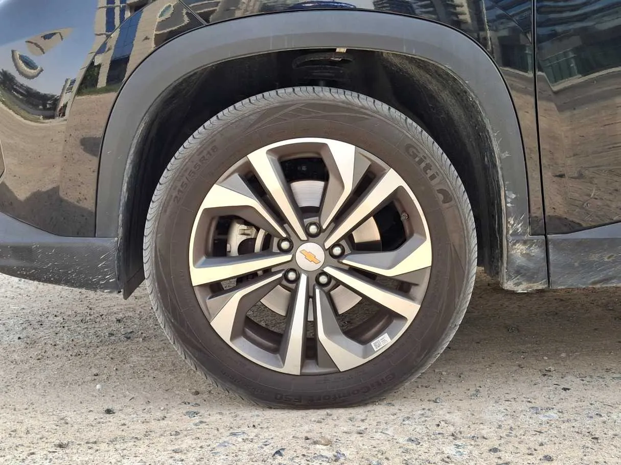 Car image 9