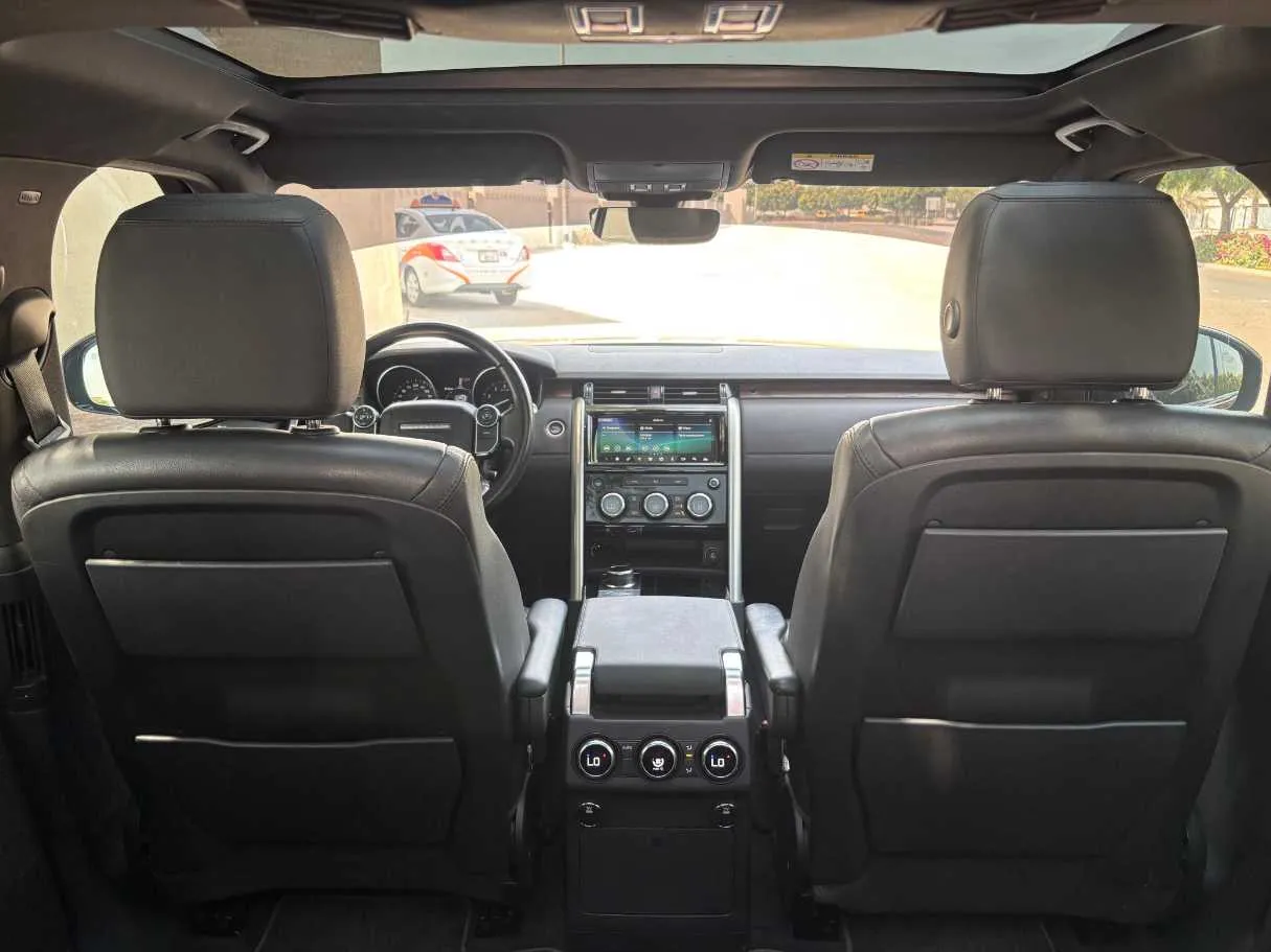 Car image 9