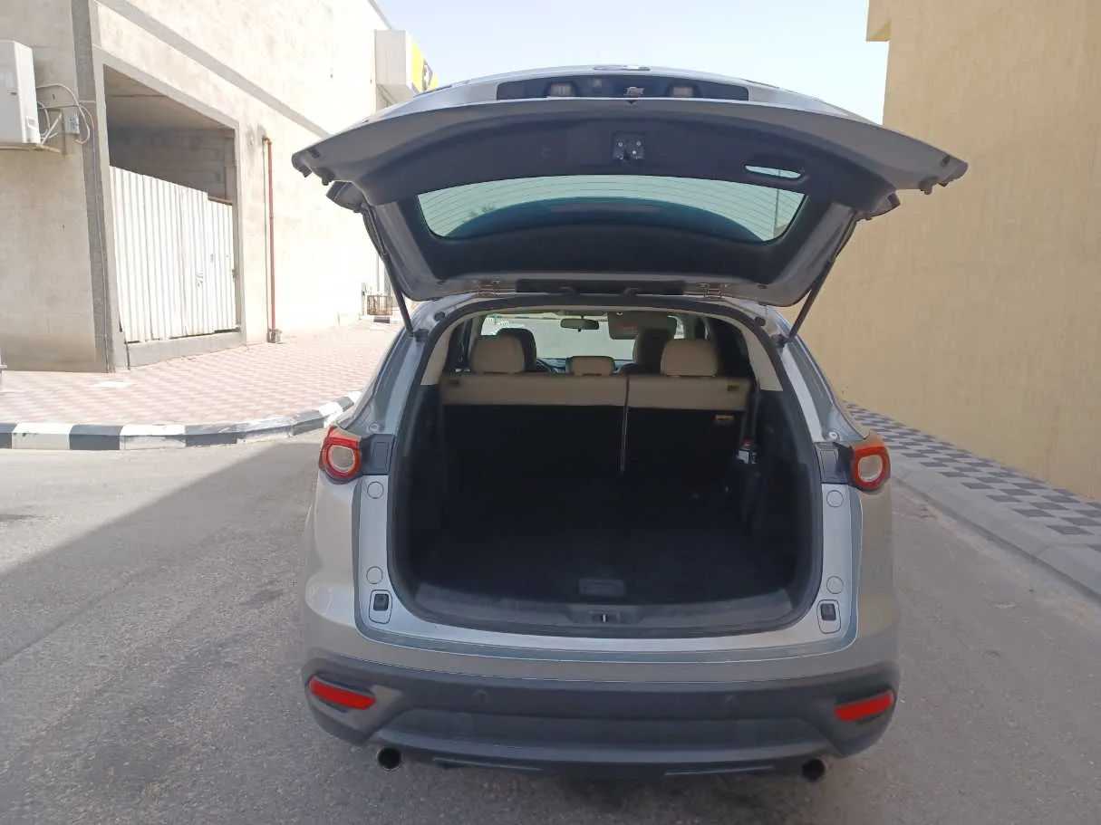 Car image 19