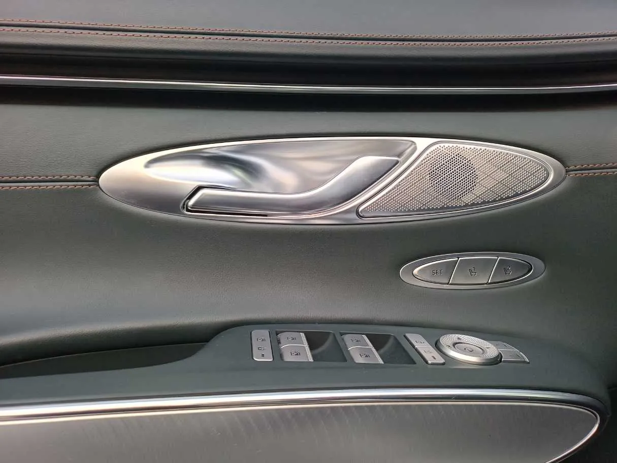 Car image 23