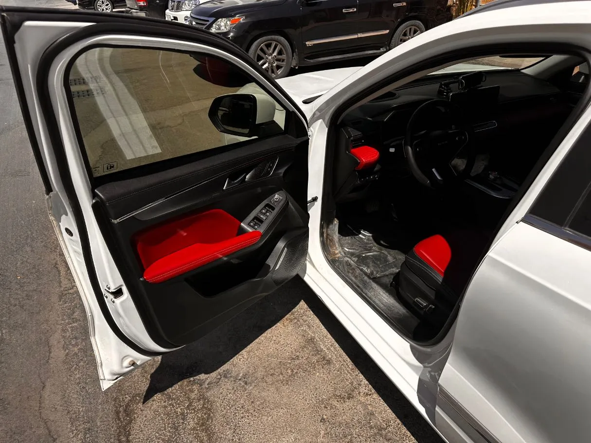 Car image 11