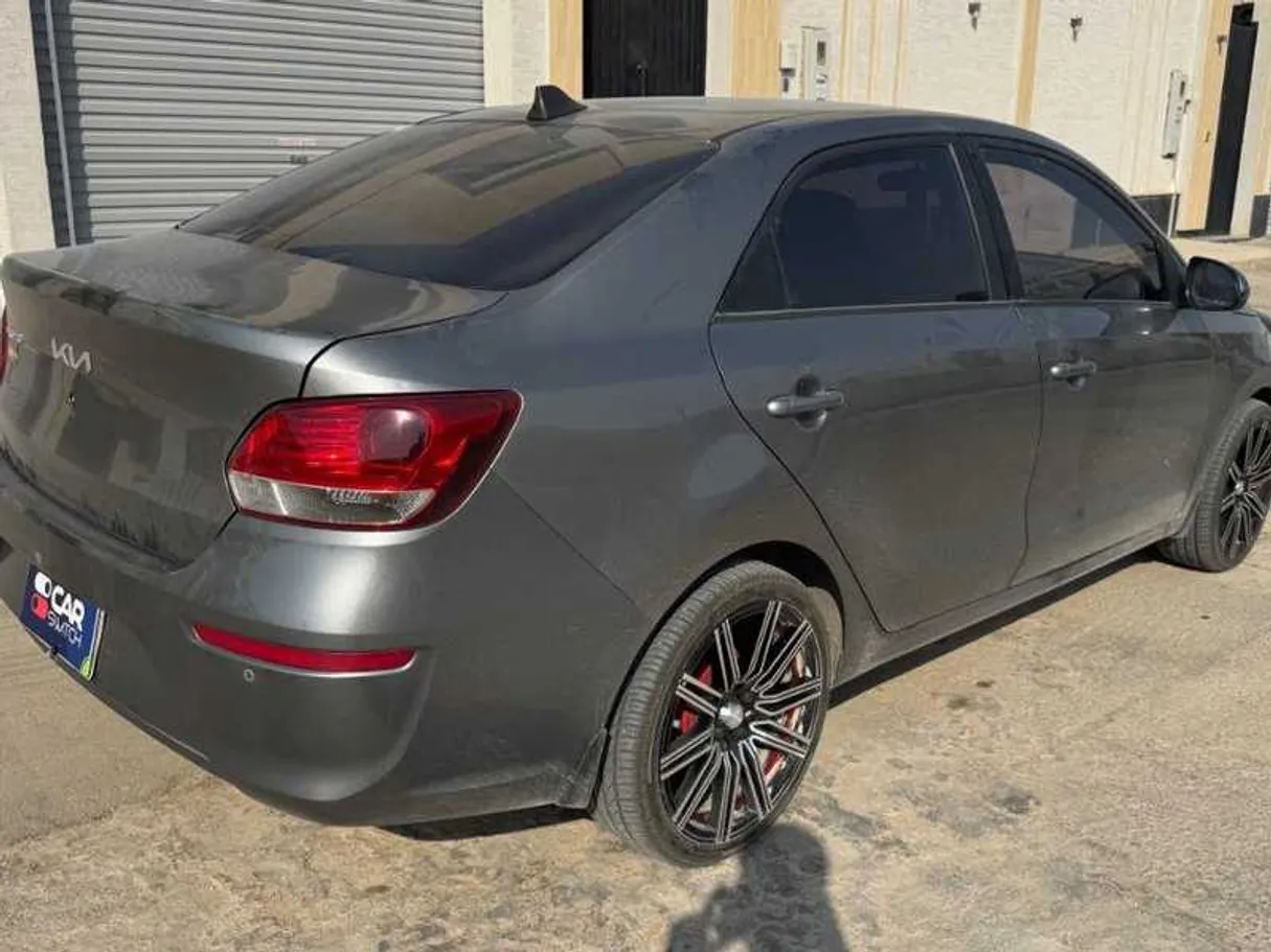 Car image 5