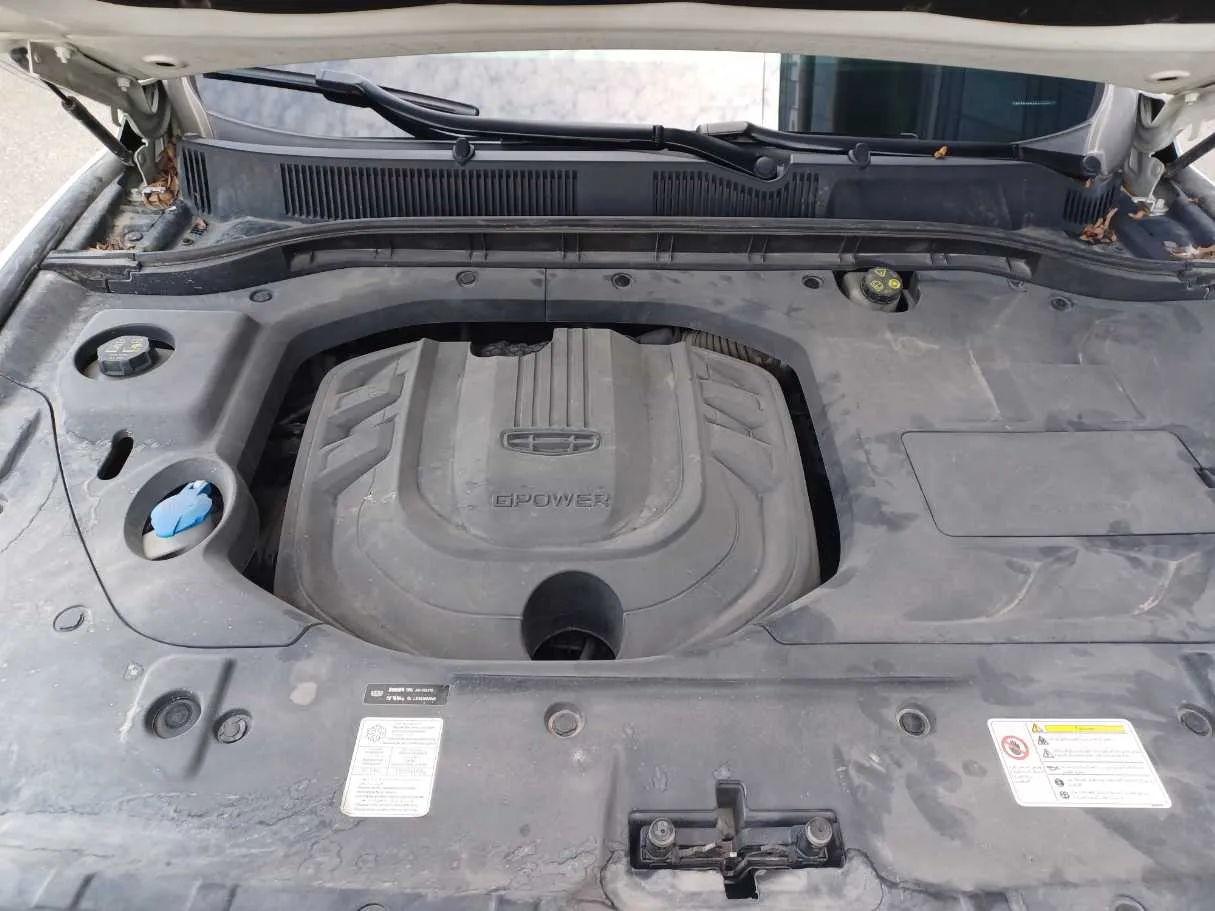 Car image 25