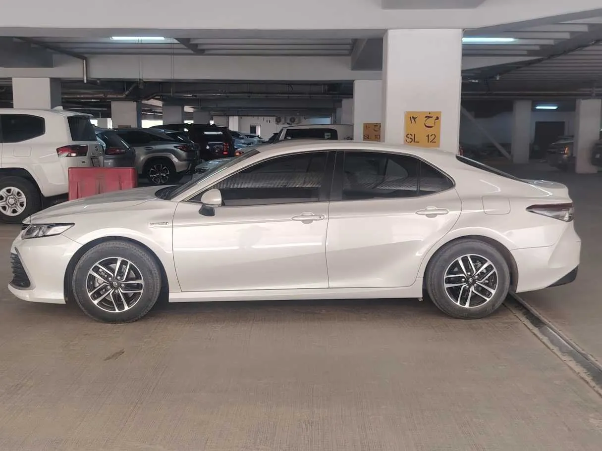 Car image 8