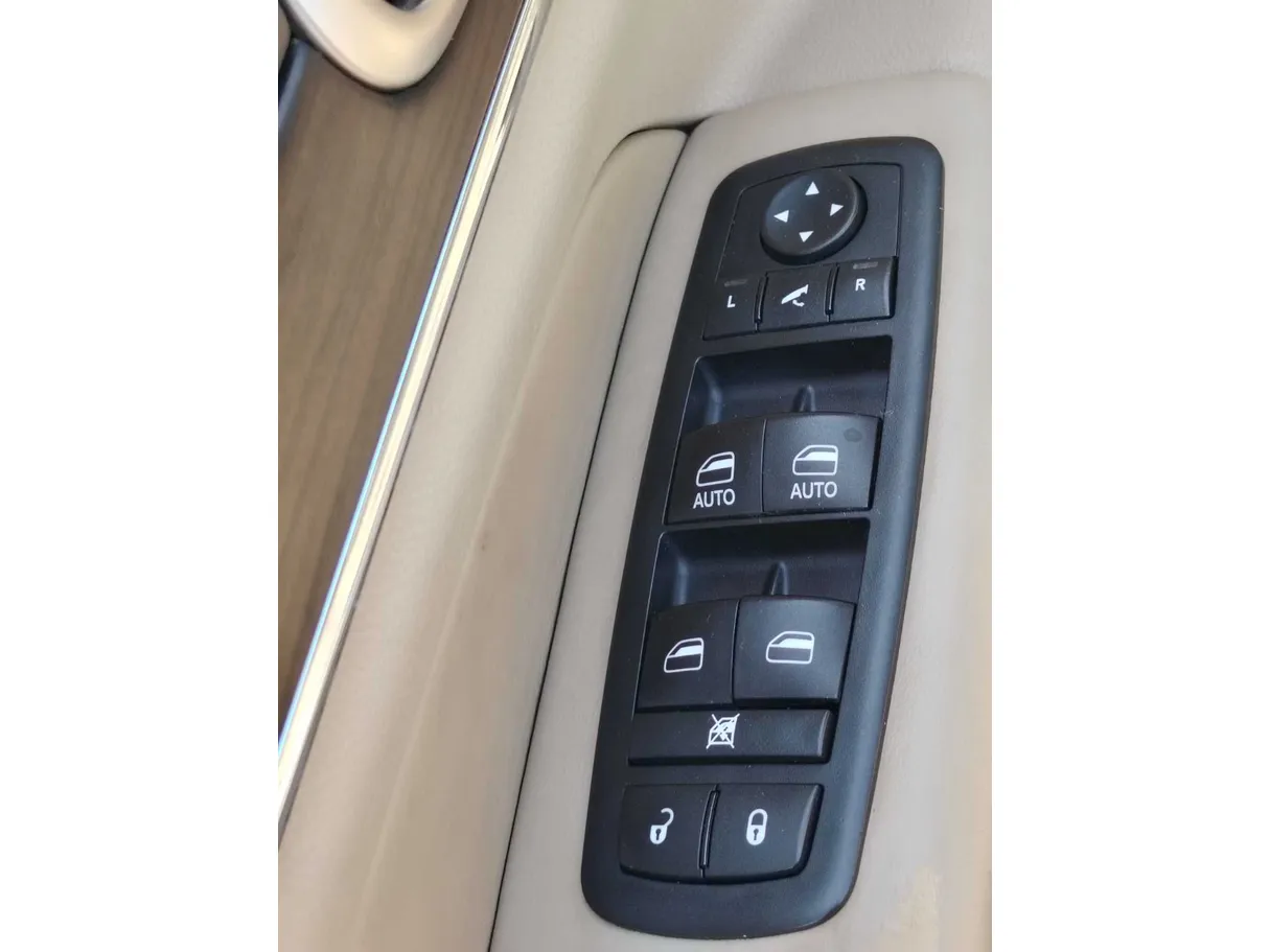 Car image 29