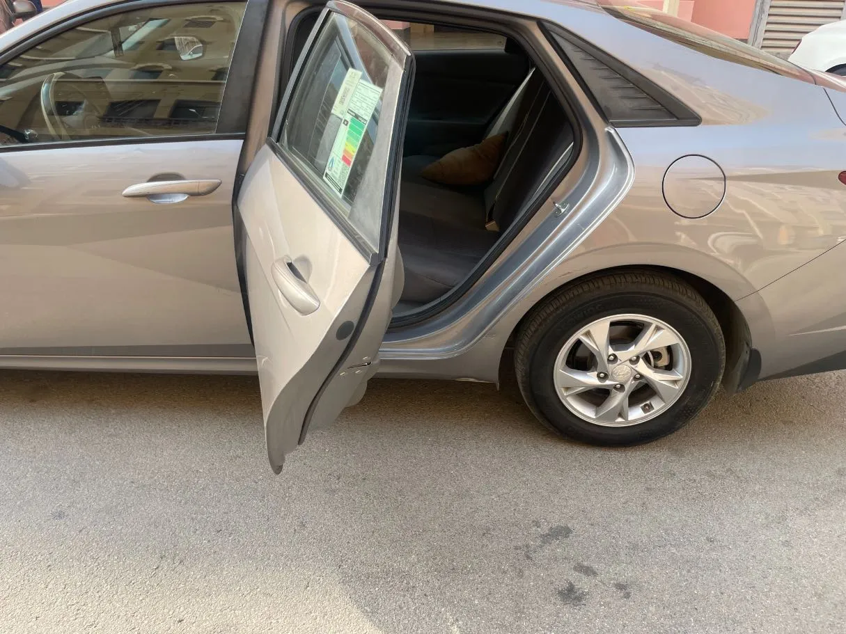 Car image 15