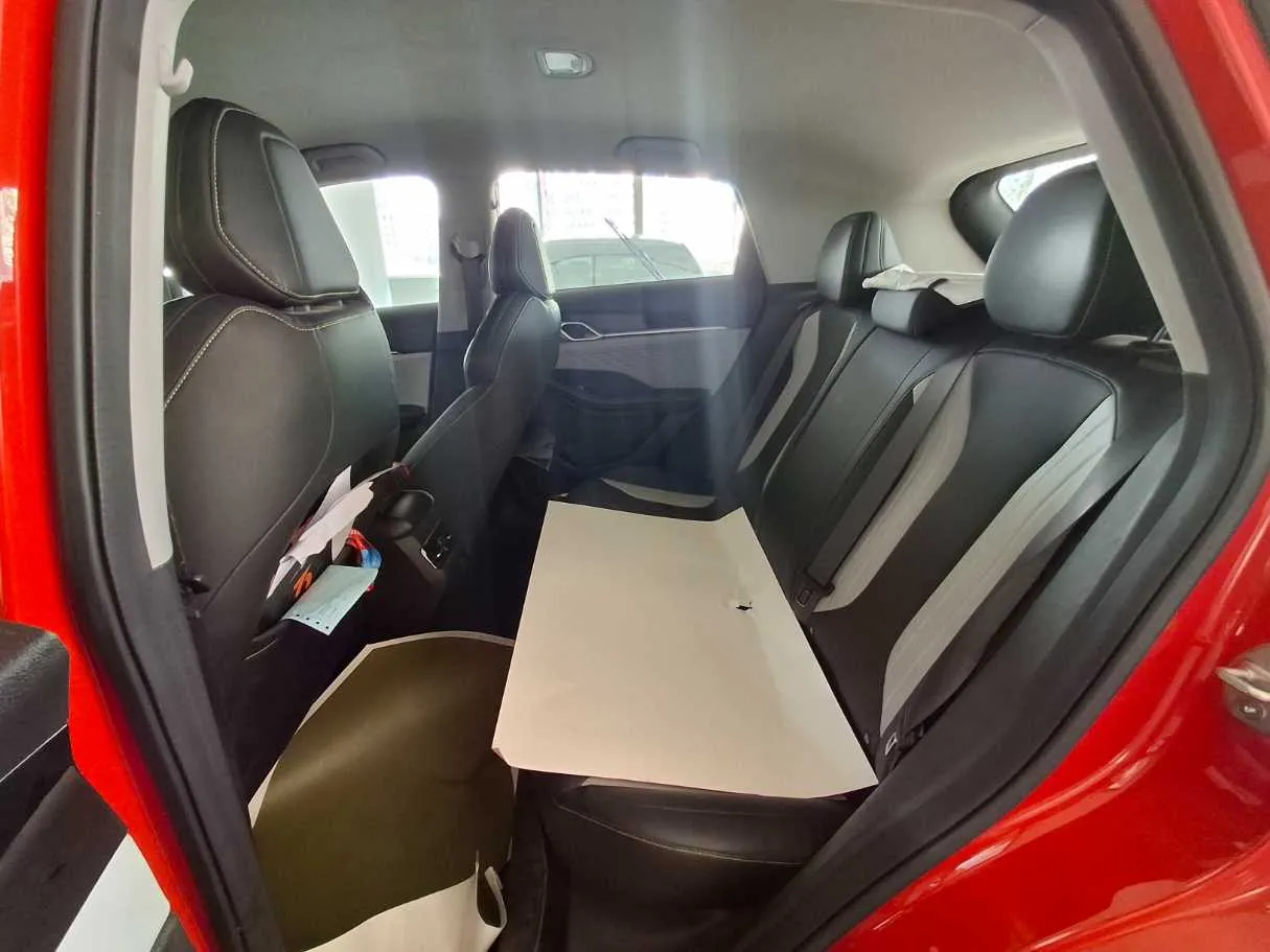 Car image 13