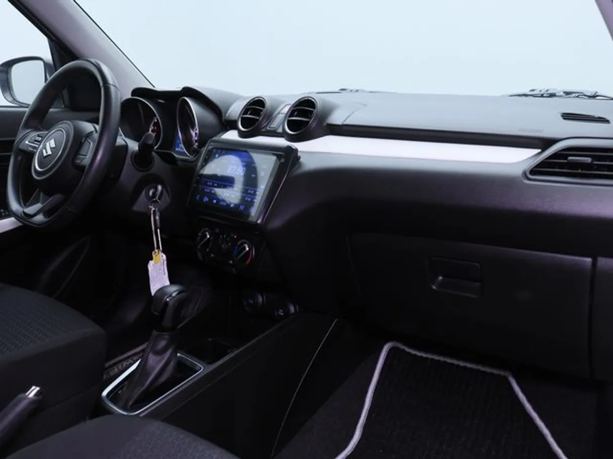 Car image 10