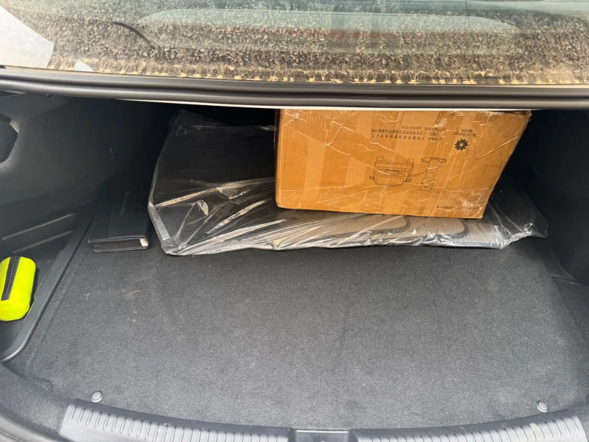 Car image 19