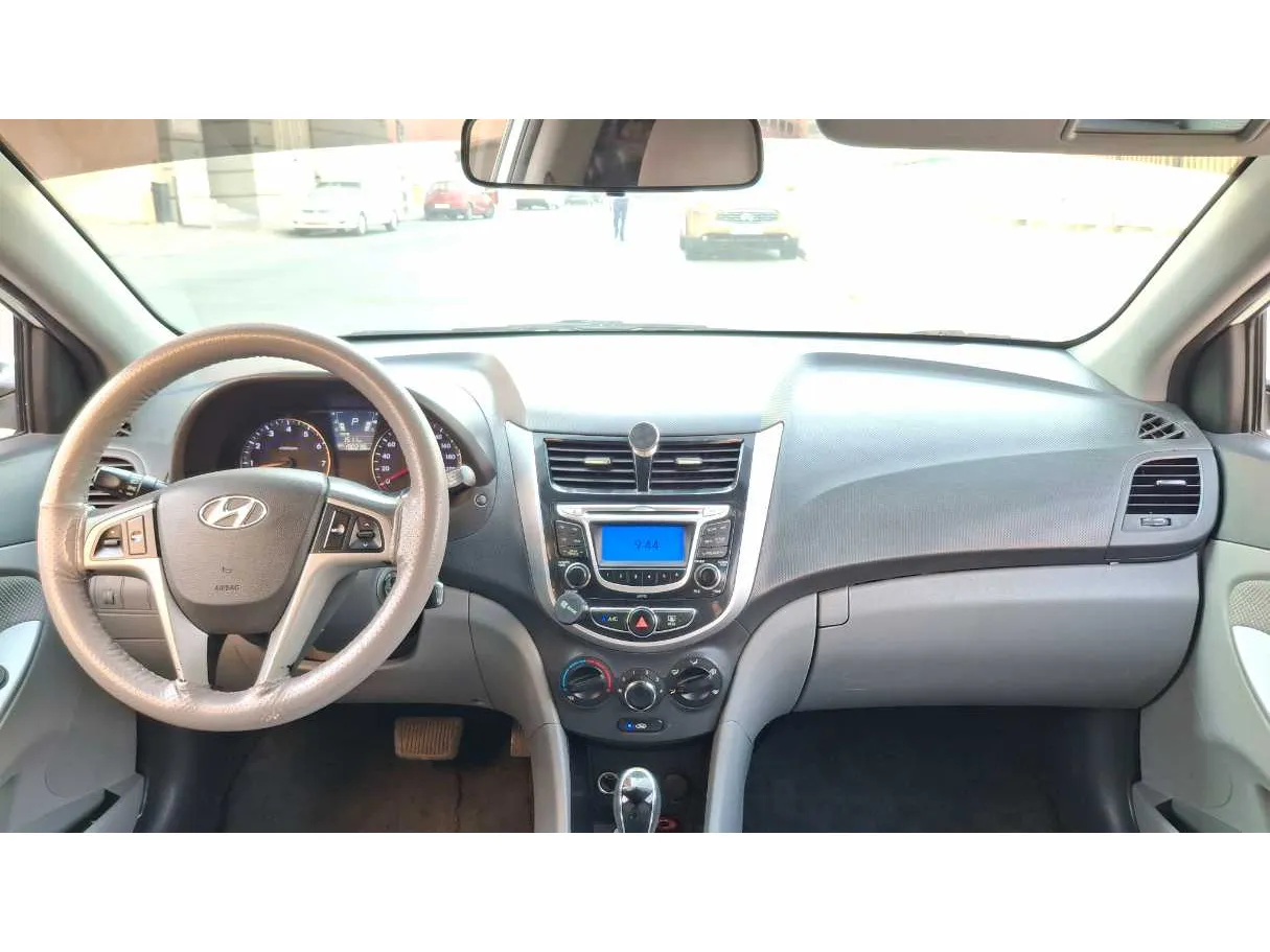 Car image 16