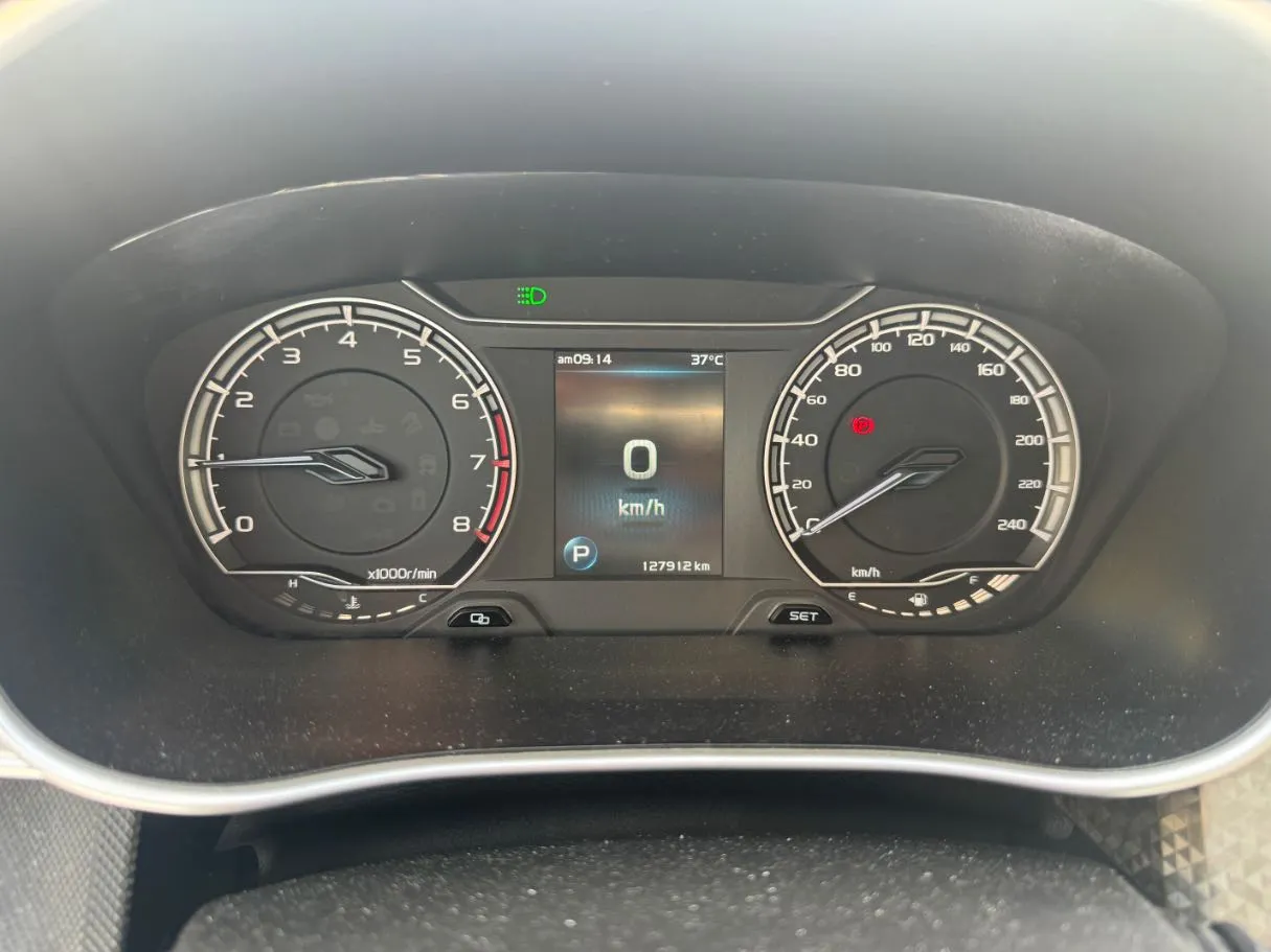 Car image 19